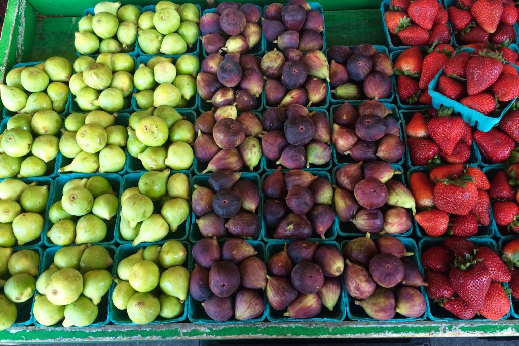 fresh figs and strawberries in a farmers market